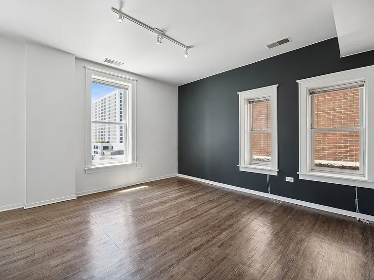 30 East Roosevelt — Photo 23