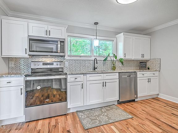 3rd image of 211 Faith Cir