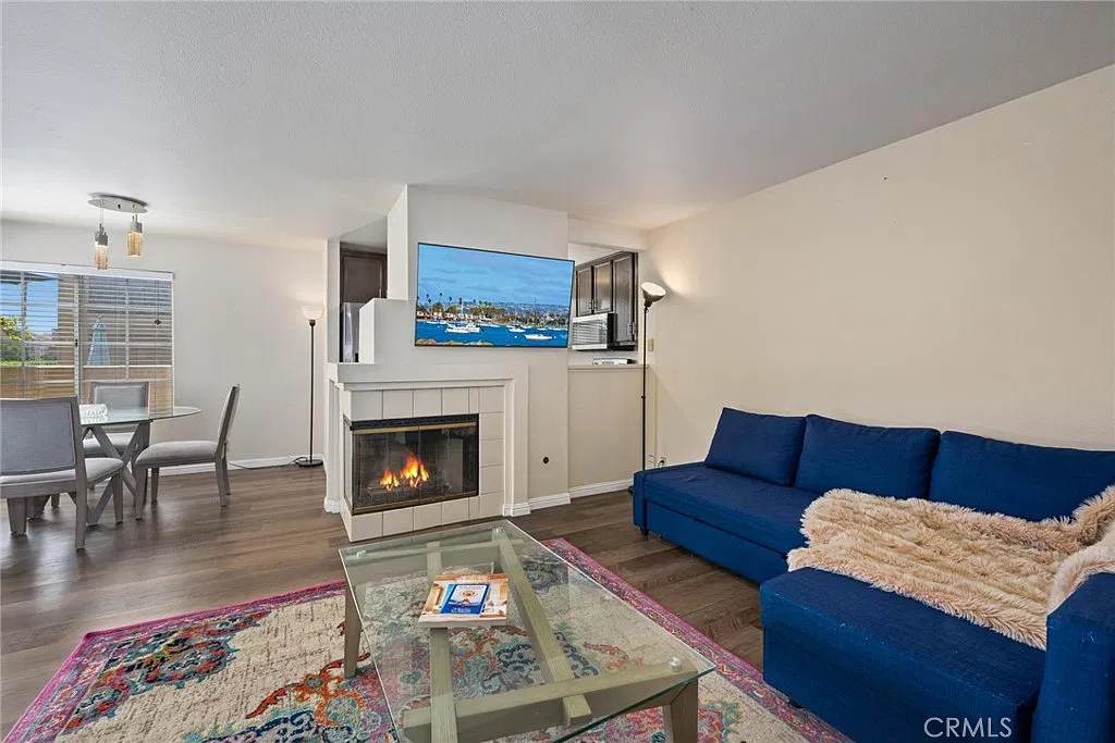 2 bed, 864 sqft, $2,950 — Photo 3