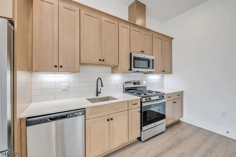 1 bed, 1.0 bath, 650 sqft, $2,350 — Photo 4