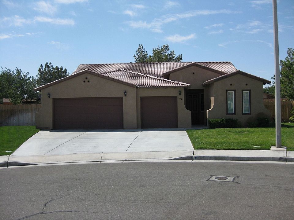 618 Pinon Court - Looking South