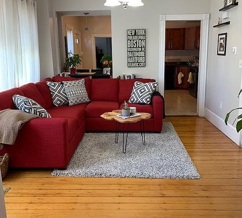 2nd image of 119 Quincy St Unit 1