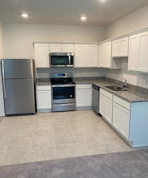 1032 Appleton St — Photo 8