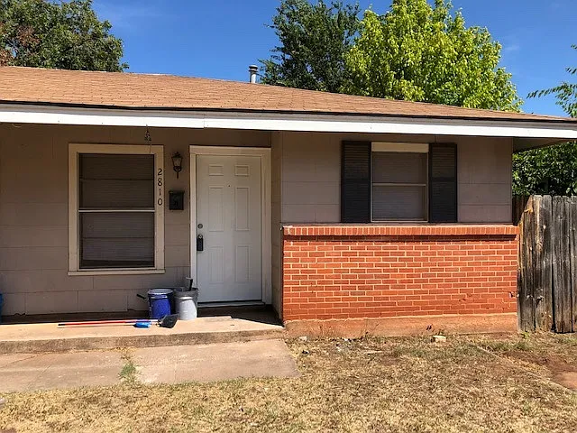 2810 Russell Ave