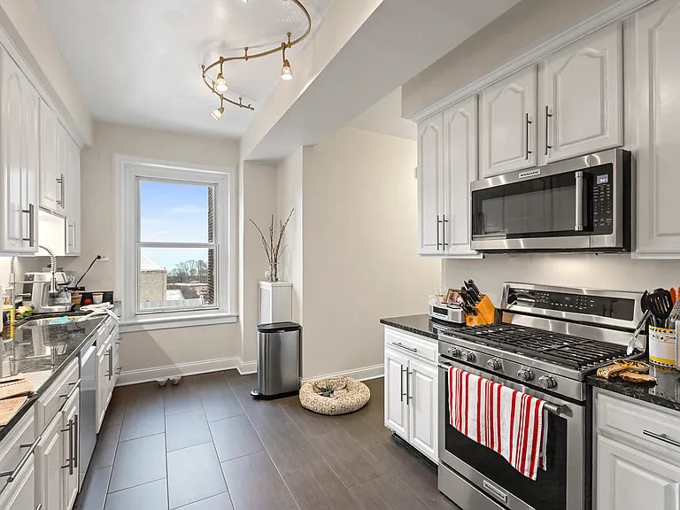 534 W Startford Pl — Photo 53