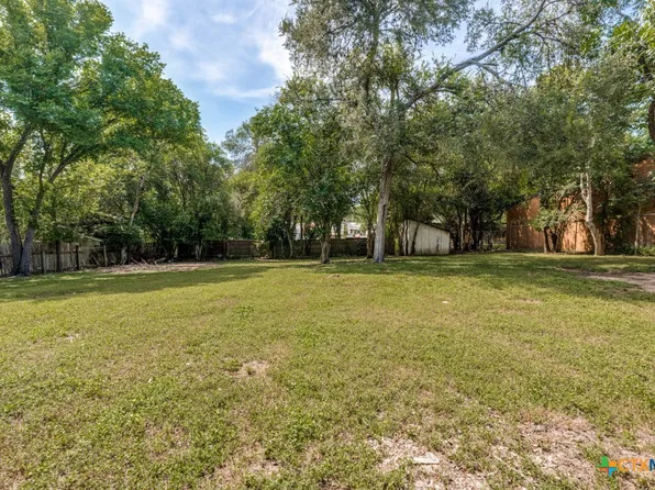 1412 W Hopkins St, San Marcos, TX 78666