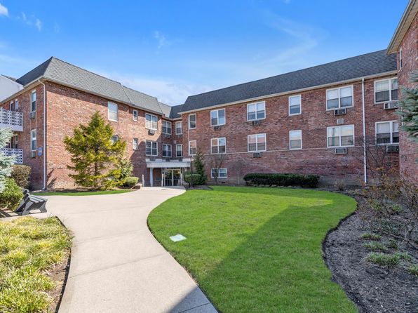 2 Fowler Avenue #103, Lynbrook, NY 11563