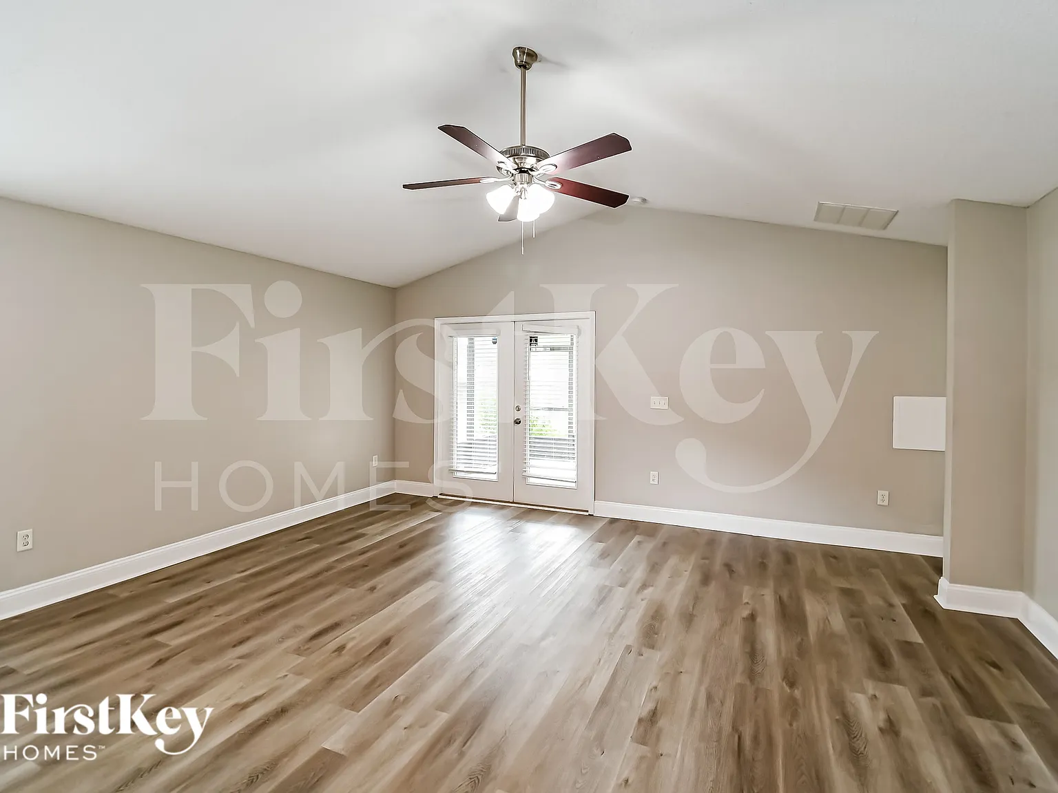 3 bed, 2.0 bath, 1615 sqft, $2,060 — Photo 2