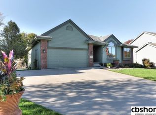 2109 Dana Ln, Papillion, NE 68133