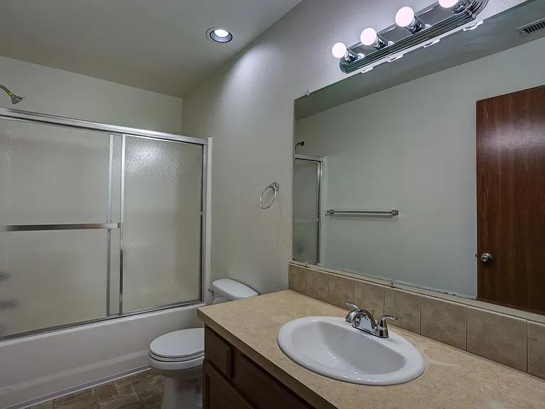 4628-4648 NE Lombard St — Photo 25