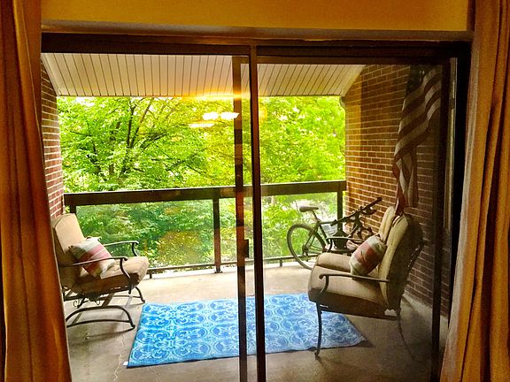 3rd image of 1020 N Stafford St APT 304