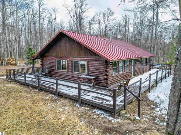 6004 Greenway Dr, Frederic, MI 49733