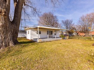 911 Grandview Ave, Muscatine, IA 52761