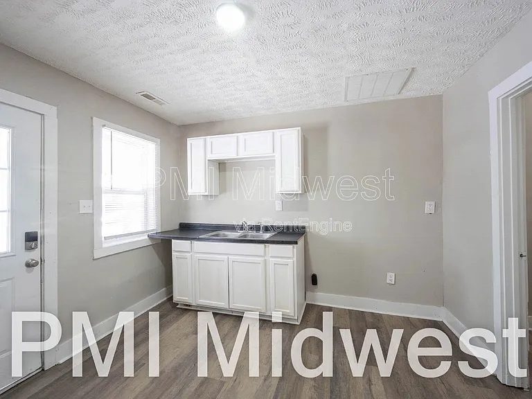 2932 N Dearborn St #A — Photo 2