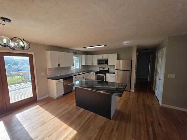 1802 Key Way Dr, Dubuque, IA 52002