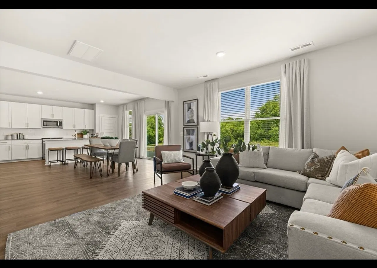 5 bed, 3.5 bath, 2769 sqft, $2,910 — Photo 3