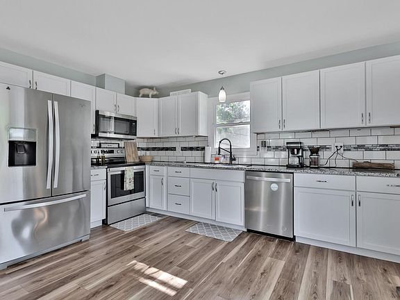 4th image of 22747 Danube St NE