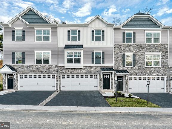 3rd image of 1004 Blackstone Run Lot 115