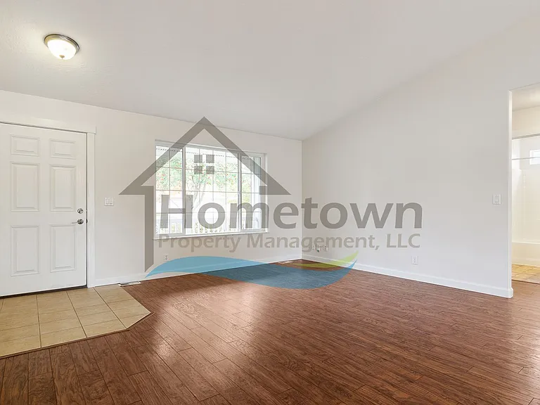 7358 N Aaron St — Photo 3