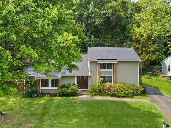 402 Sugarland Run Dr, Sterling, VA 20164