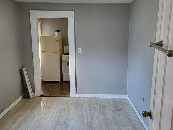 4th image of 315 Oak St APT 2