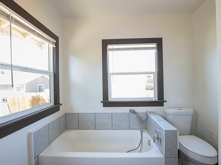 237 Orange Grove Ave — Photo 8