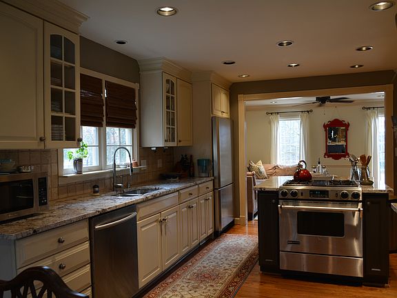 3rd image of 2421 Normandy Ct NE