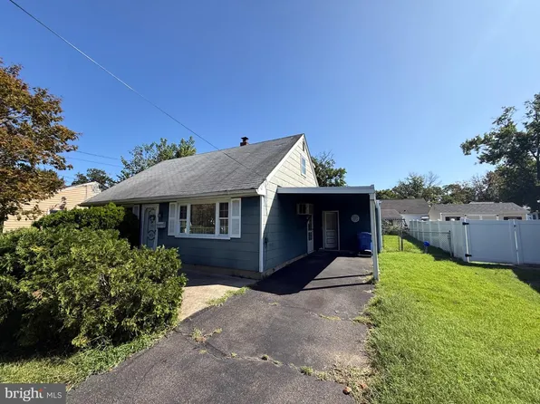 423 Holmes Dr, Burlington, NJ 08016