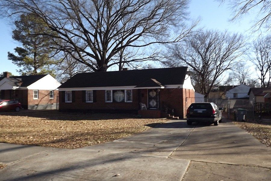 2nd image of 1735 S Pkwy E