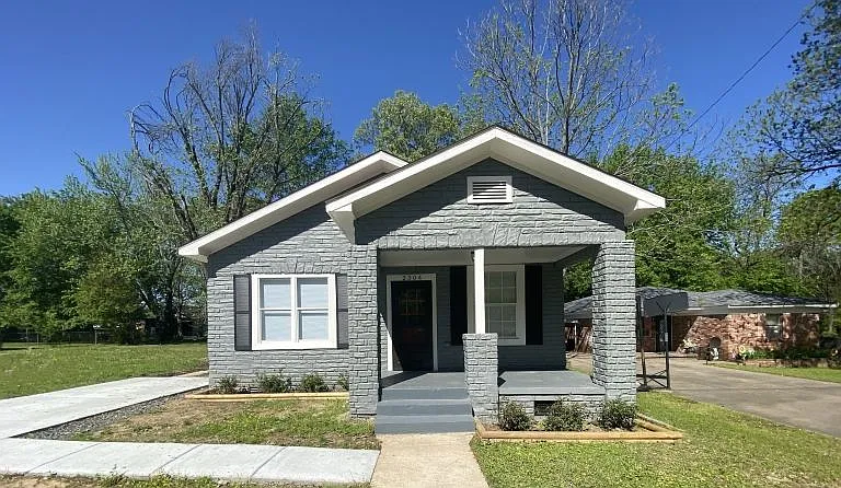 2304 Valmar St — Photo 1