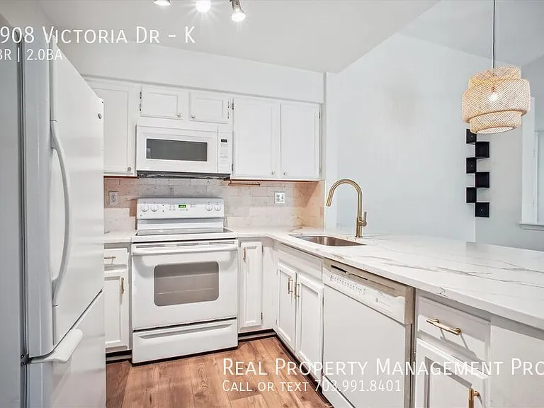 6908 Victoria Dr #K — Photo 12
