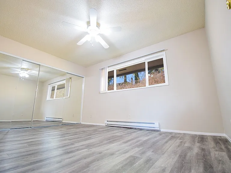 Vista Hills Apartments — Photo 10