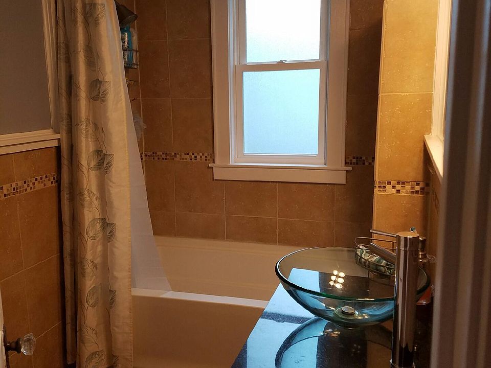 1st image of 364 W 21st St