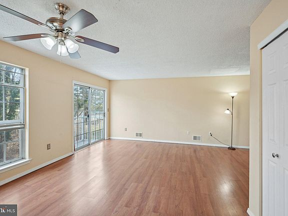 5th image of 112 Chambord Ct