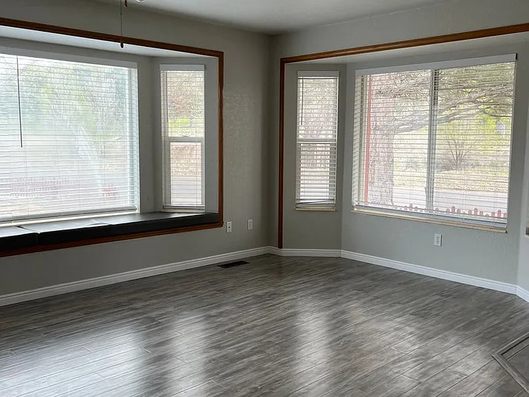 1260 W Sage St — Photo 1