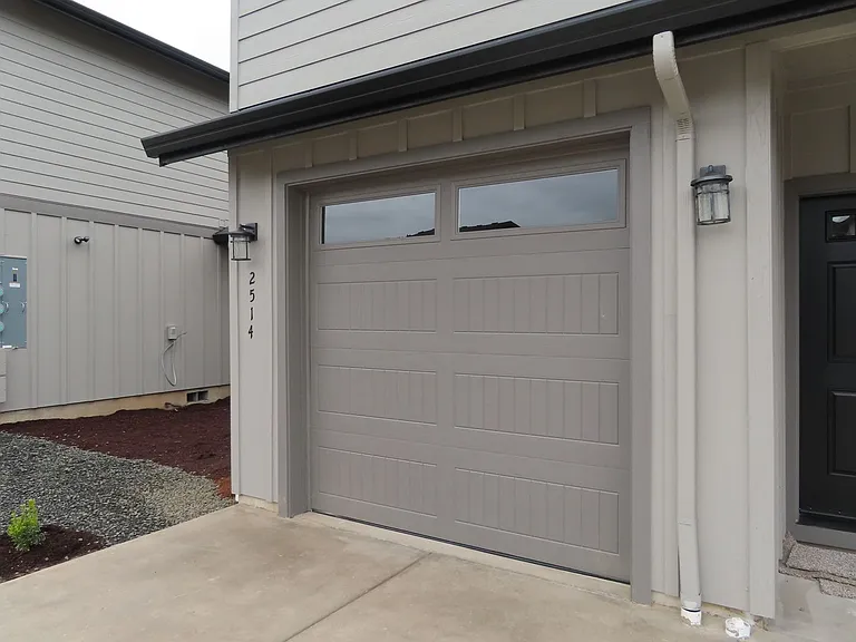 2514 Justine Ln — Photo 2