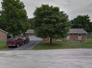 9 Powers Ct, Warrensburg, IL 62573