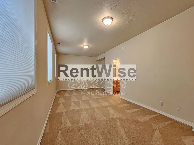 318 W Highland St — Photo 11