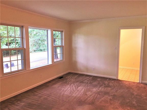 3rd image of 1373 Blanche Dr