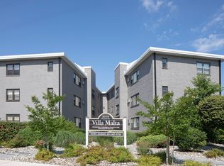 Villa Malta: On-Site Washer & Dryer, Water Included, Cat Friendly, and Walk-In Closets, Hackensack, NJ 07601