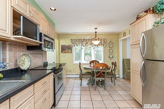 5th image of 23 Yarmouth Ln