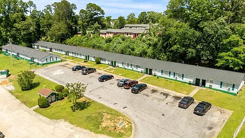Landmark Apartments Photo 1