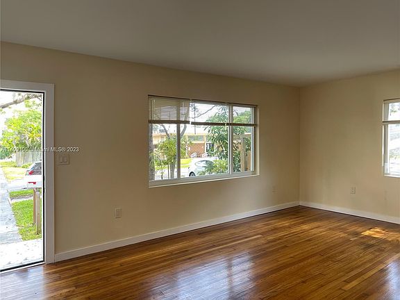 3rd image of 1720 Pierce St