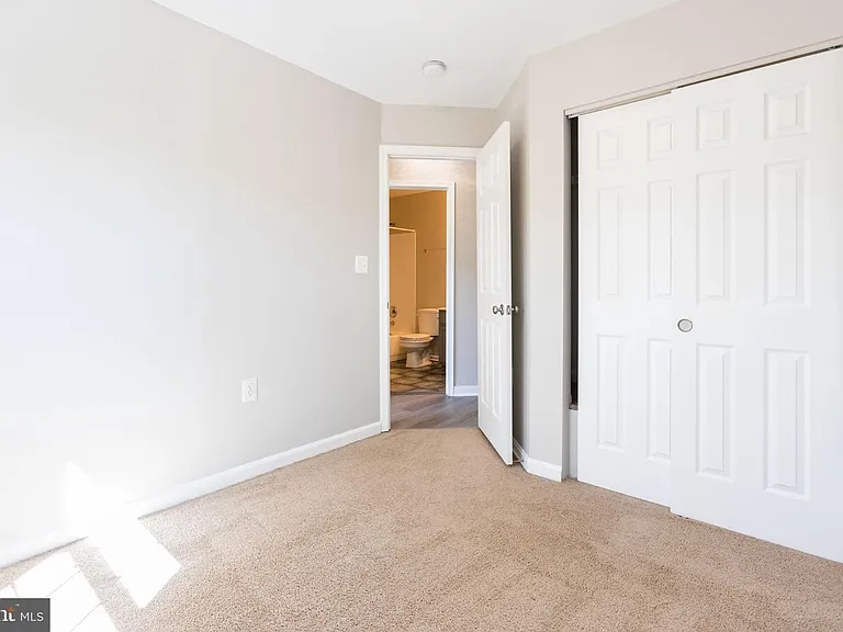 104 Frazer Dr — Photo 24