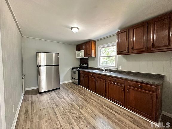 3rd image of 304 N Farmer Dr