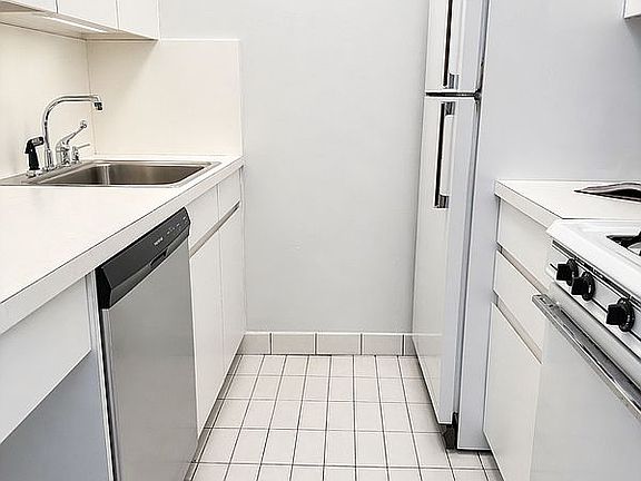 4th image of 35 Park Ave APT 14F