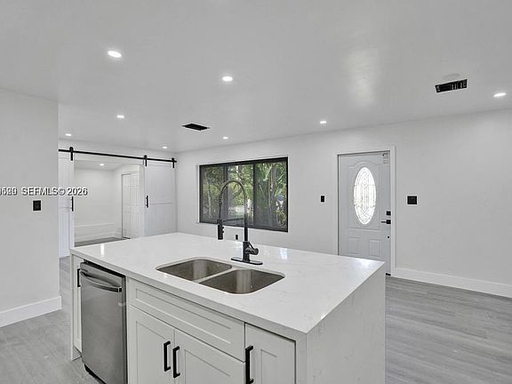 3rd image of 1628 NE 7th Ave