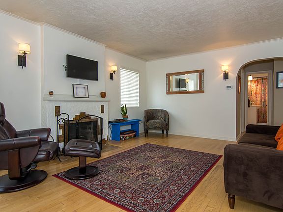 3rd image of 1473 E Woodland Ave