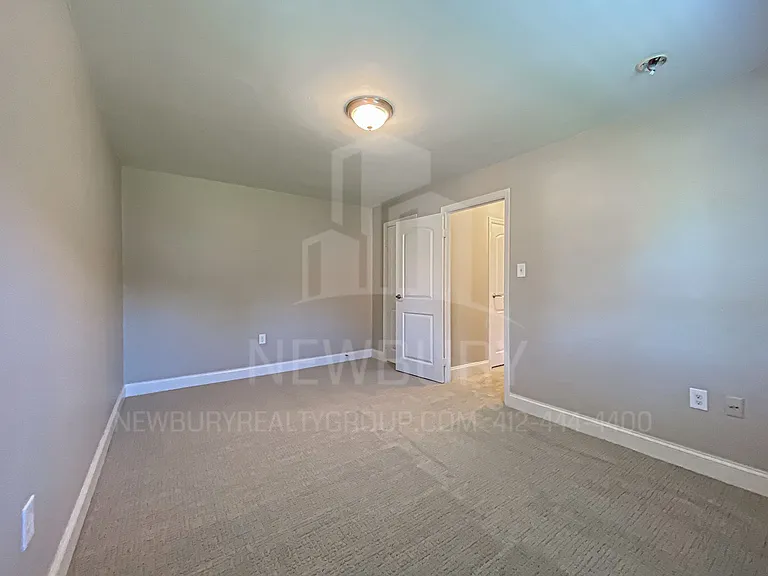 Aspen Court Apartments — Photo 21
