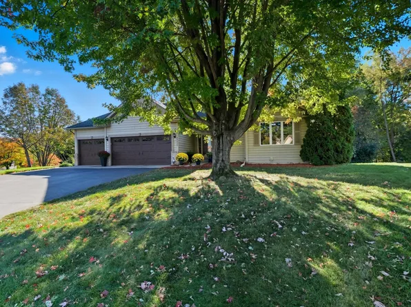 20698 Jasmine Cir, Lakeville, MN 55044